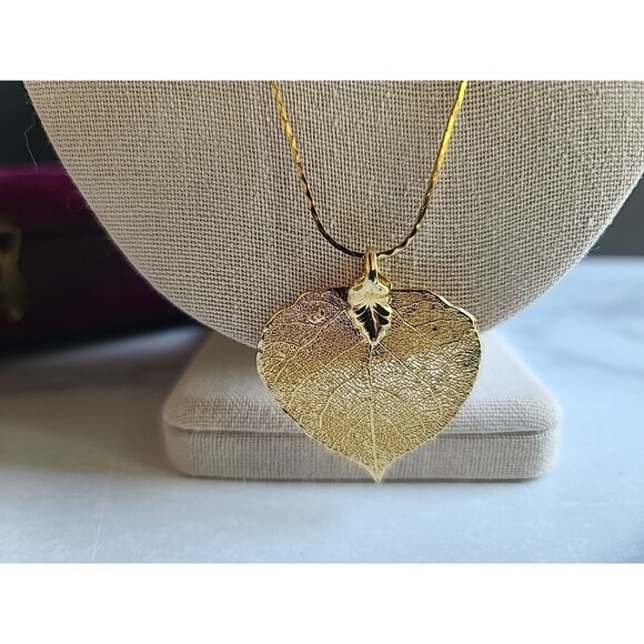 Gold Tone Metal Leaf Shaped Pendant Necklace - Picture 3 of 10